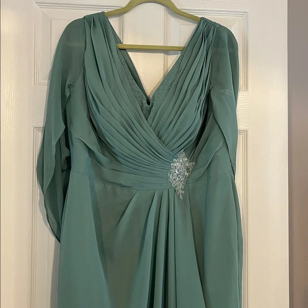 Formal Long Gown - Picture 11 of 15